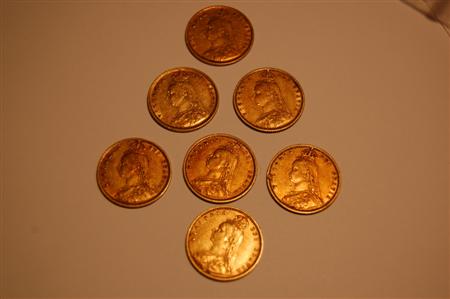 Appraisal: A group of shield back half sovereigns PLEASE NOTE SLIGHT