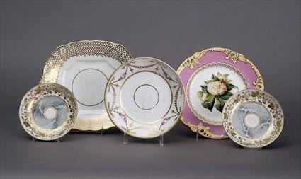 Appraisal: Five English Porcelain Articles Including a dessert plate a sweetmeat