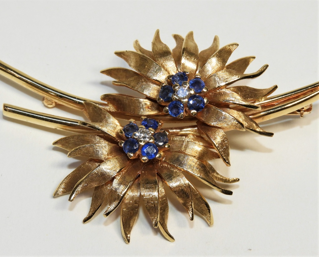 Appraisal: FINE KT GOLD SAPPHIRE DIAMOND FLORAL BROOCH th CenturyStylized duo