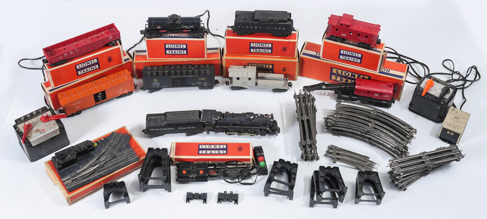 Appraisal: POST WAR VINTAGE LIONEL TRAIN SET An assembled collection to