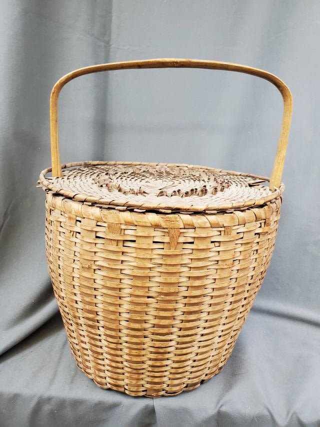 Appraisal: Antique lidded feather basket with little curls on the lid