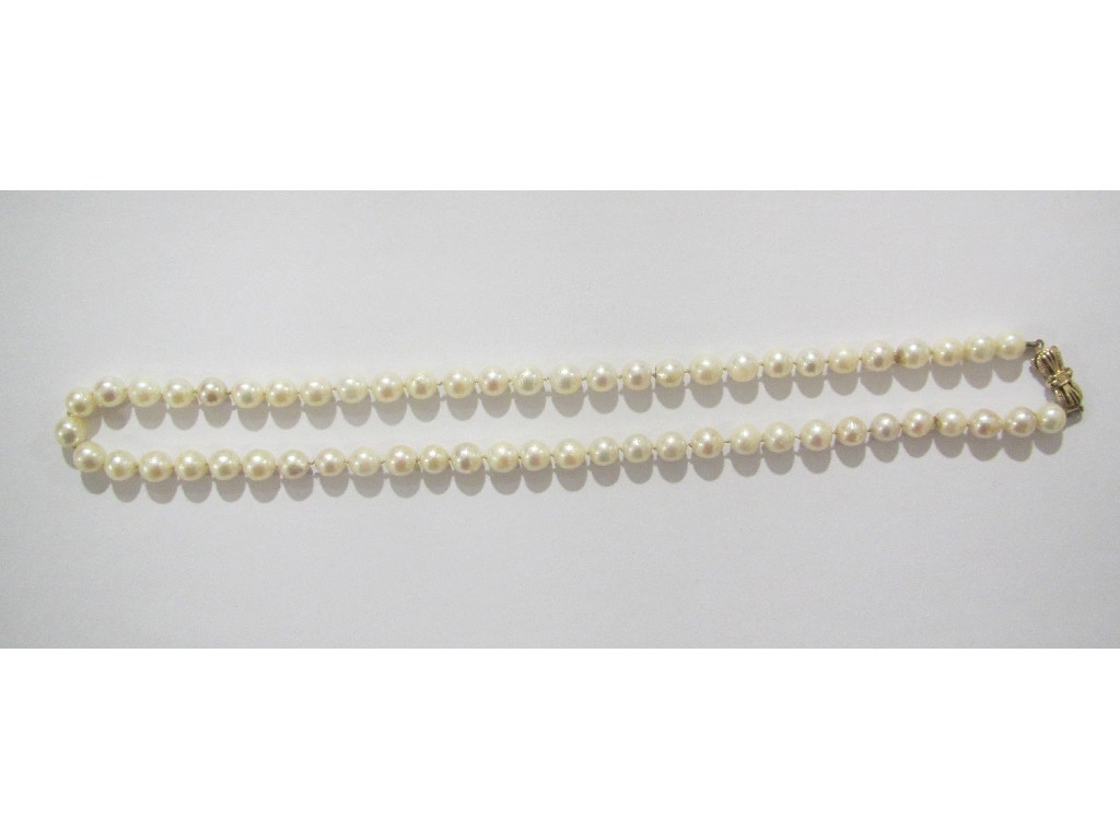 Appraisal: String of cultured pearls with ct gold clasp