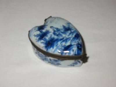 Appraisal: A DUTCH DELFT DRESSING TABLE BOX of heart form with