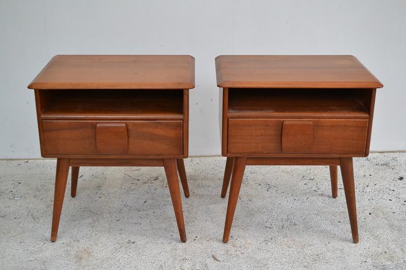 Appraisal: A PAIR OF 'S MYER HERITAGE MYRTLE SINGLE DRAWER BEDSIDE