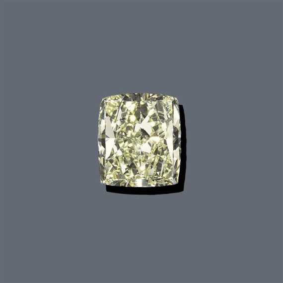 Appraisal: UNMOUNTED DIAMOND Unmounted diamond of ct modified rectangular brilliant-cut diamond