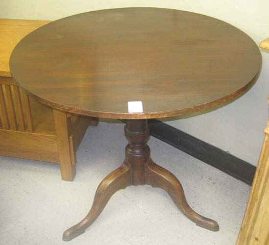 Appraisal: ROUND TILT-TOP TEA TABLE English th century the round top