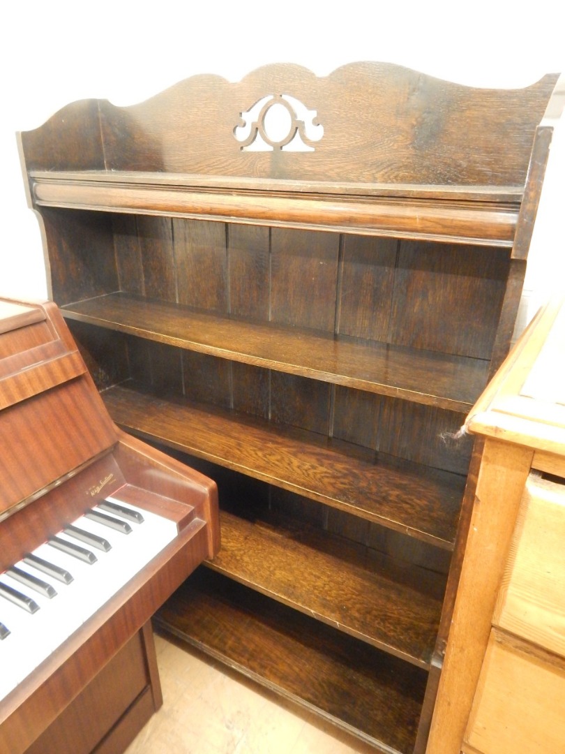 Appraisal: An early thC oak open bookcase with a pierced back