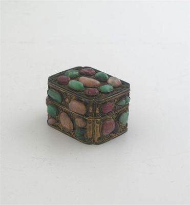 Appraisal: A th century Chinese small silvergilt box and cover with