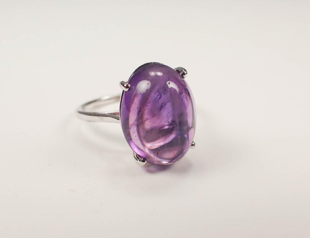 Appraisal: AMETHYST AND WHITE GOLD SOLITAIRE RING The k gold ring