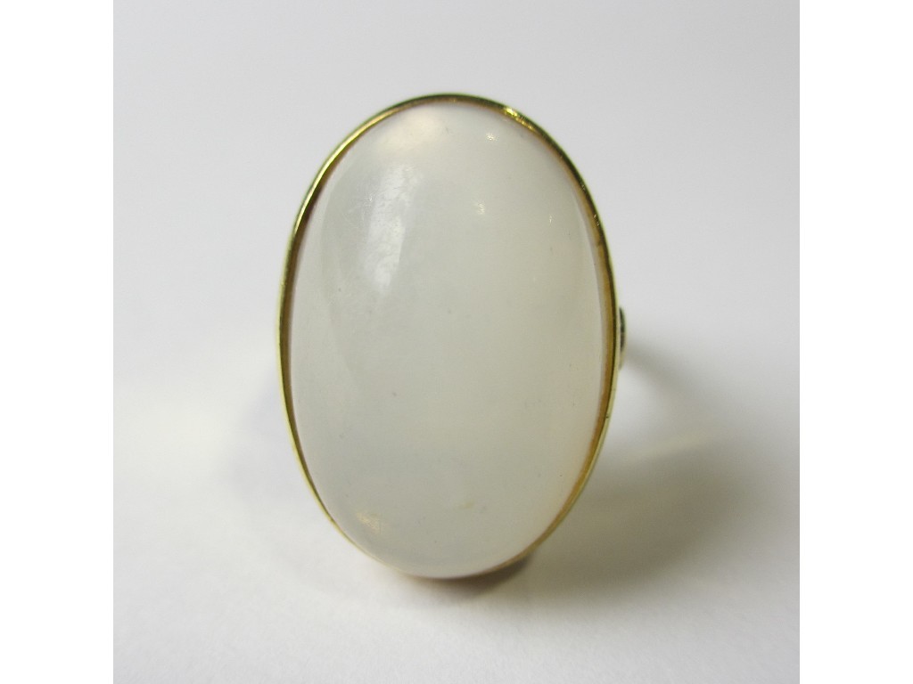 Appraisal: An eighteen carat gold milky quartz set dress ring