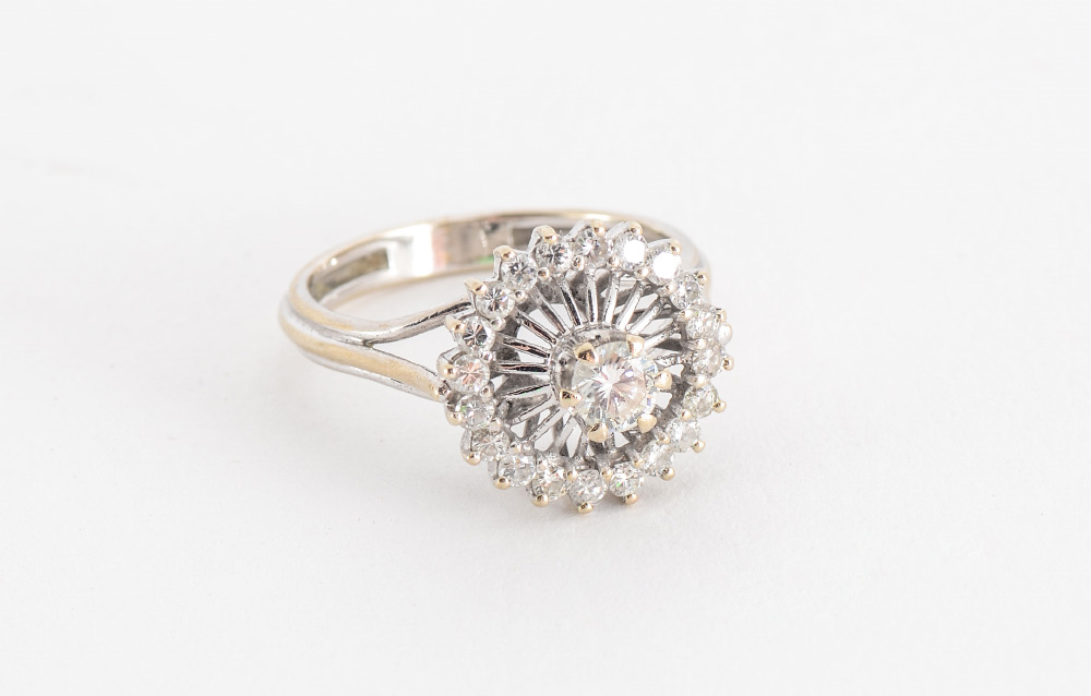 Appraisal: K CTW DIAMOND RING K DIAMOND RING Retro K white