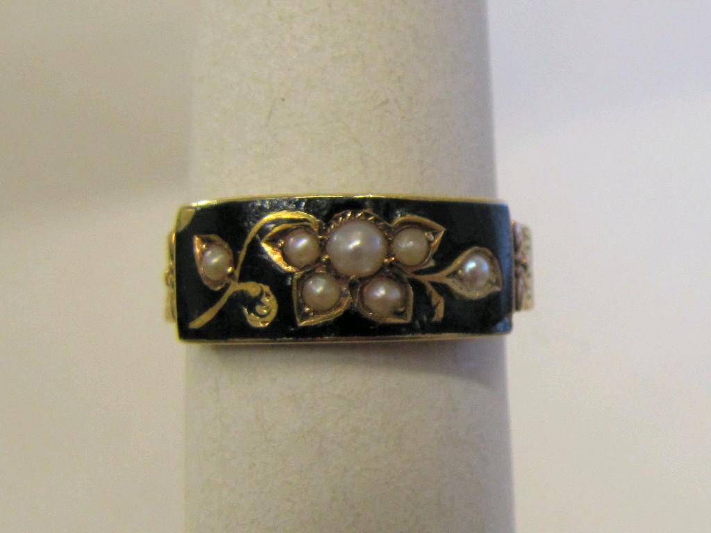 Appraisal: Victorian ct gold and black enamel seed pearl set remembrance