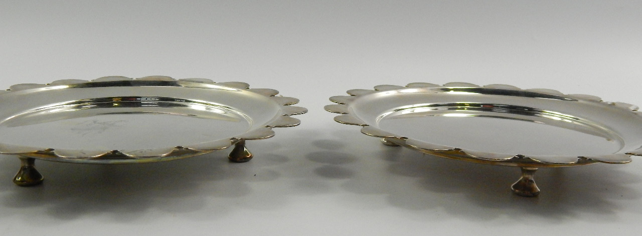 Appraisal: A matched pair of Edward VII George V silver salvers