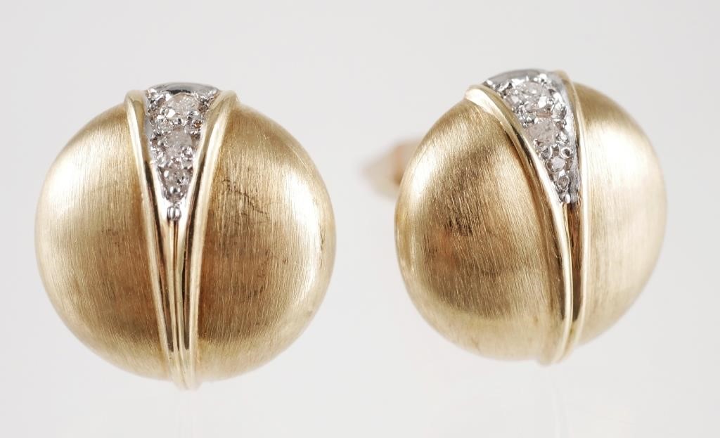 Appraisal: Pair of K yellow gold cuff links each with a