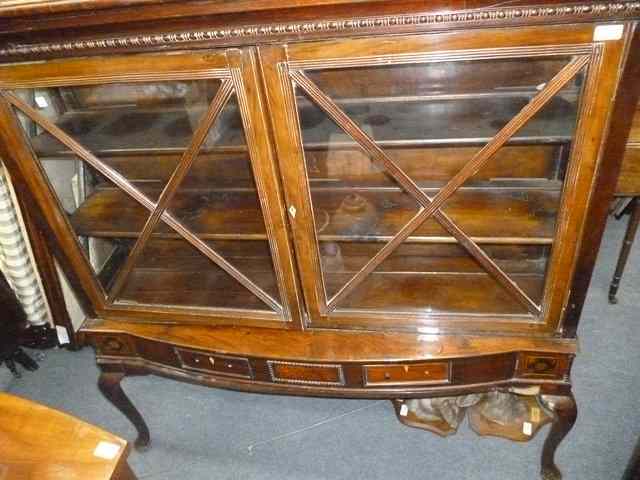 Appraisal: A MAHOGANY DISPLAY CABINET the glazed section above enclosing two