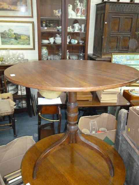 Appraisal: A REGENCY MAHOGANY CIRCULAR TILT TOP OCCASIONAL TABLE with turned