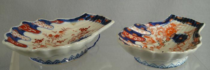 Appraisal: Pair of Imari porcelain shell shaped dishes th C x