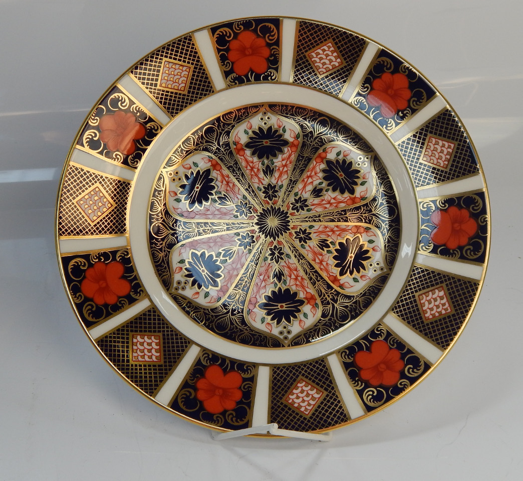 Appraisal: A Royal Crown Derby cabinet plate pattern cm dia