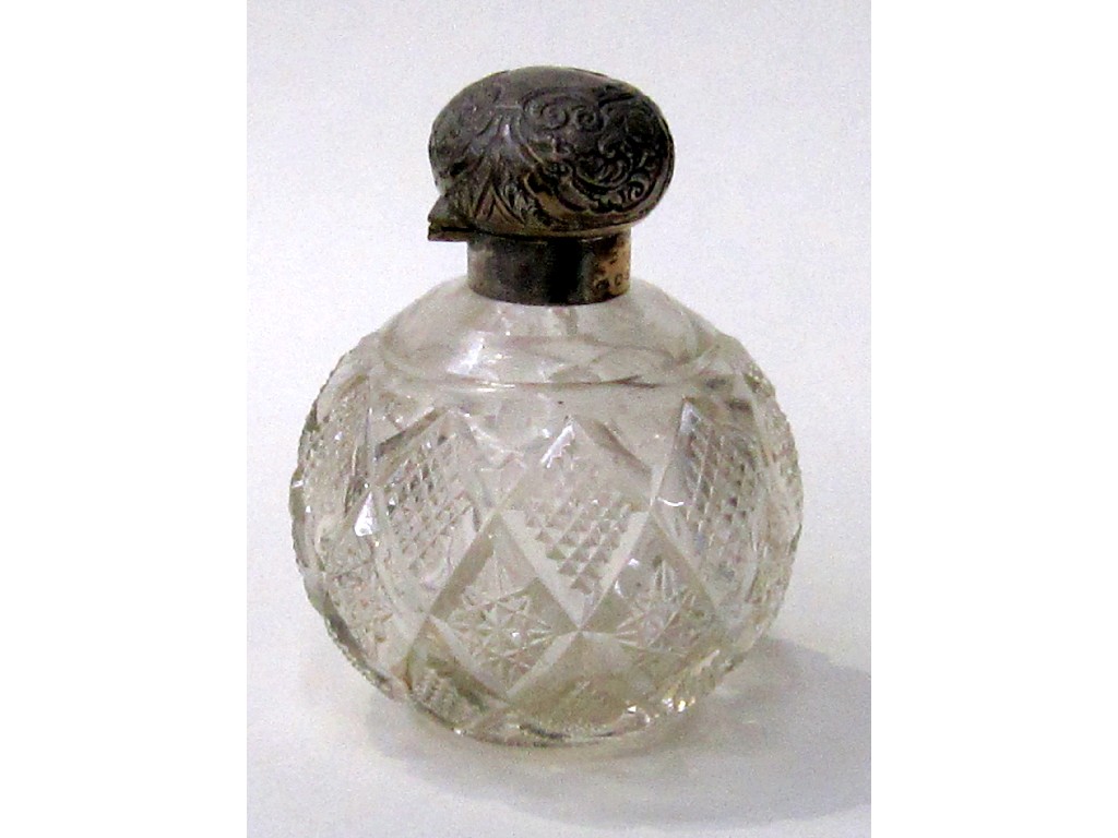 Appraisal: Silver topped scent bottle Birmingham