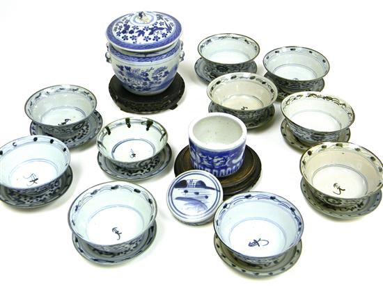 Appraisal: Chinese Export porcelain twenty four pieces ten blue olive green