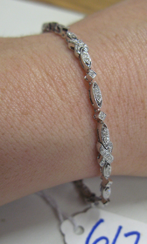 Appraisal: DIAMOND AND EIGHTEEN KARAT WHITE GOLD BRACELET The entire length