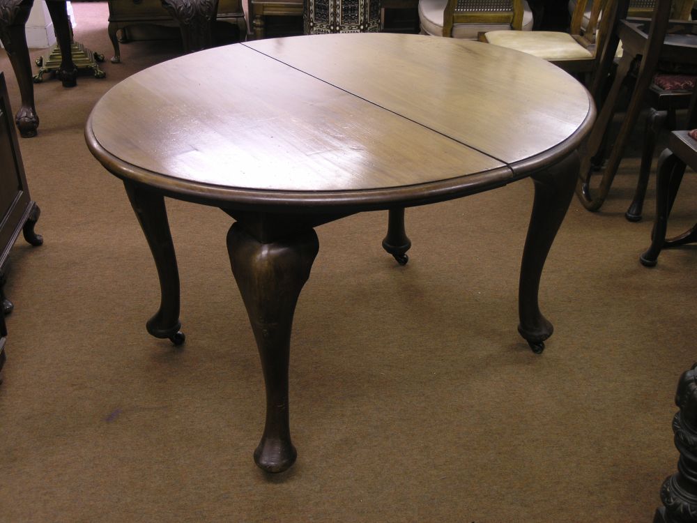 Appraisal: An early th century mahogany dining table oval top on