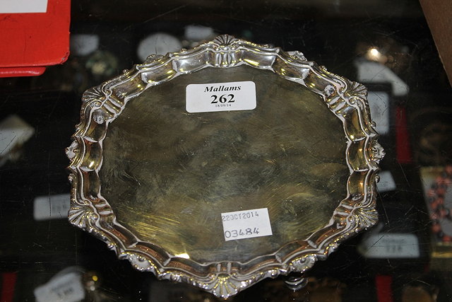 Appraisal: A SMALL GEORGIAN SILVER SALVER of circular form with raised