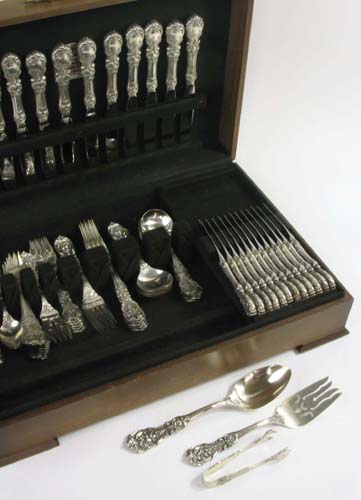 Appraisal: REED BARTON STERLING SILVER FLATWARE SET pieces in the Francis