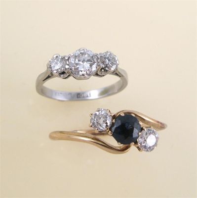 Appraisal: A diamond three stone ring set with three graduated circular