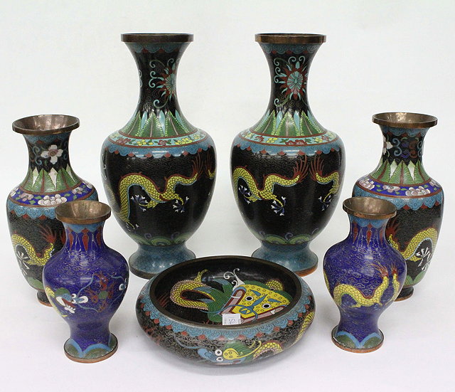 Appraisal: A PAIR OF EARLY TO MID TH CENTURY CHINESE CLOISONNE