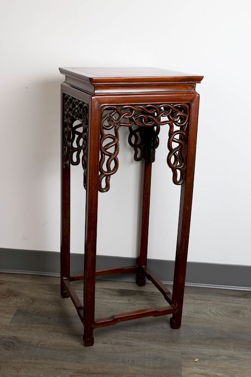 Appraisal: HARDWOOD SQUARE FORM PLANT STAND Of square top panel set