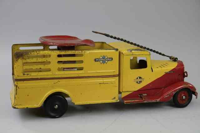 Appraisal: BUDDY 'L' INT'L DELUXE RIDE 'EM STAKE TRUCK Pressed steel