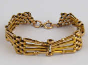 Appraisal: A yellow metal tests carat gold gate bracelet approx x