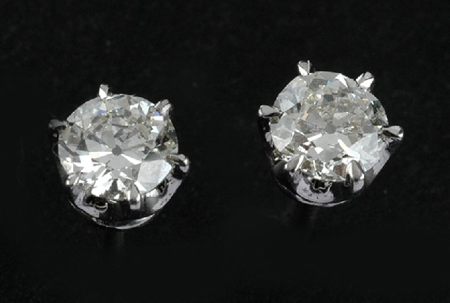 Appraisal: A pair of diamond stud earrings Each old style vintage