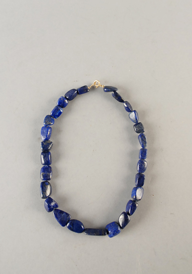 Appraisal: A Lapis Lazuli Chunk Bead Necklace with a gold filled