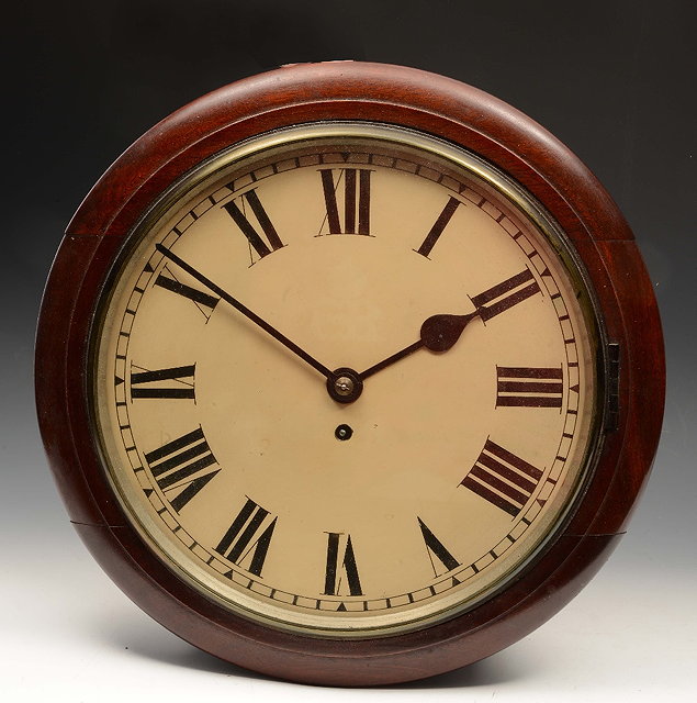 Appraisal: AN EARLY TH CENTURY MAHOGANY DIAL CLOCK with Roman dial