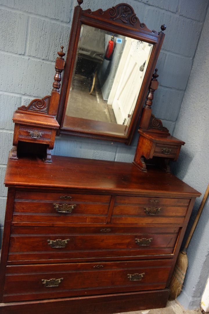 Appraisal: An Edwardian walnut dressing table with swing mirror and an