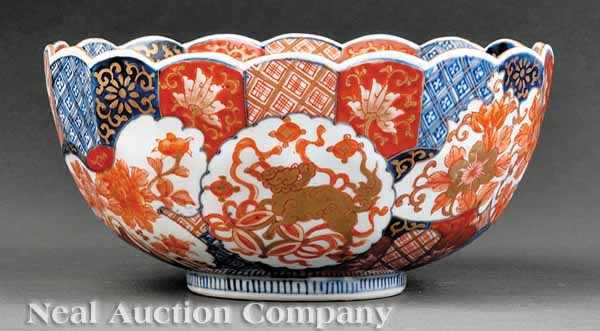 Appraisal: A Japanese Imari Porcelain Chrysanthemum Bowl Meiji Period - chrysanthemum-form