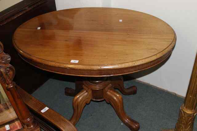 Appraisal: A VICTORIAN MAHOGANY OVAL OCCASIONAL TABLE