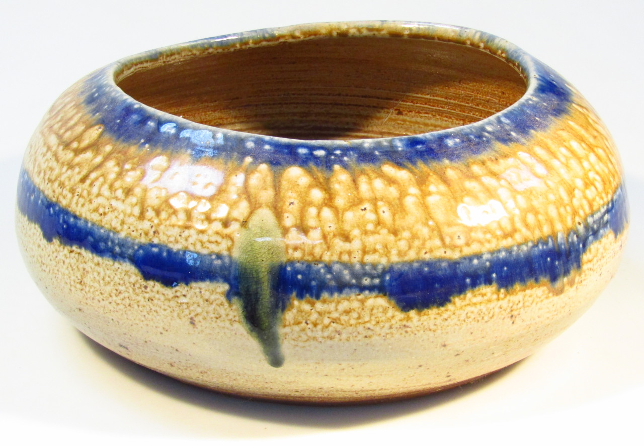 Appraisal: A modern Studio pottery bowl in drip glazes of blue