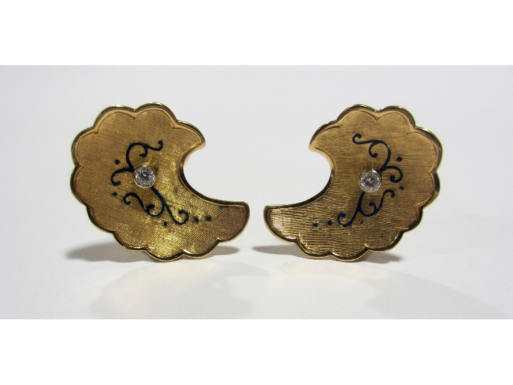 Appraisal: A pair of kt gold leaf shaped ear clips each