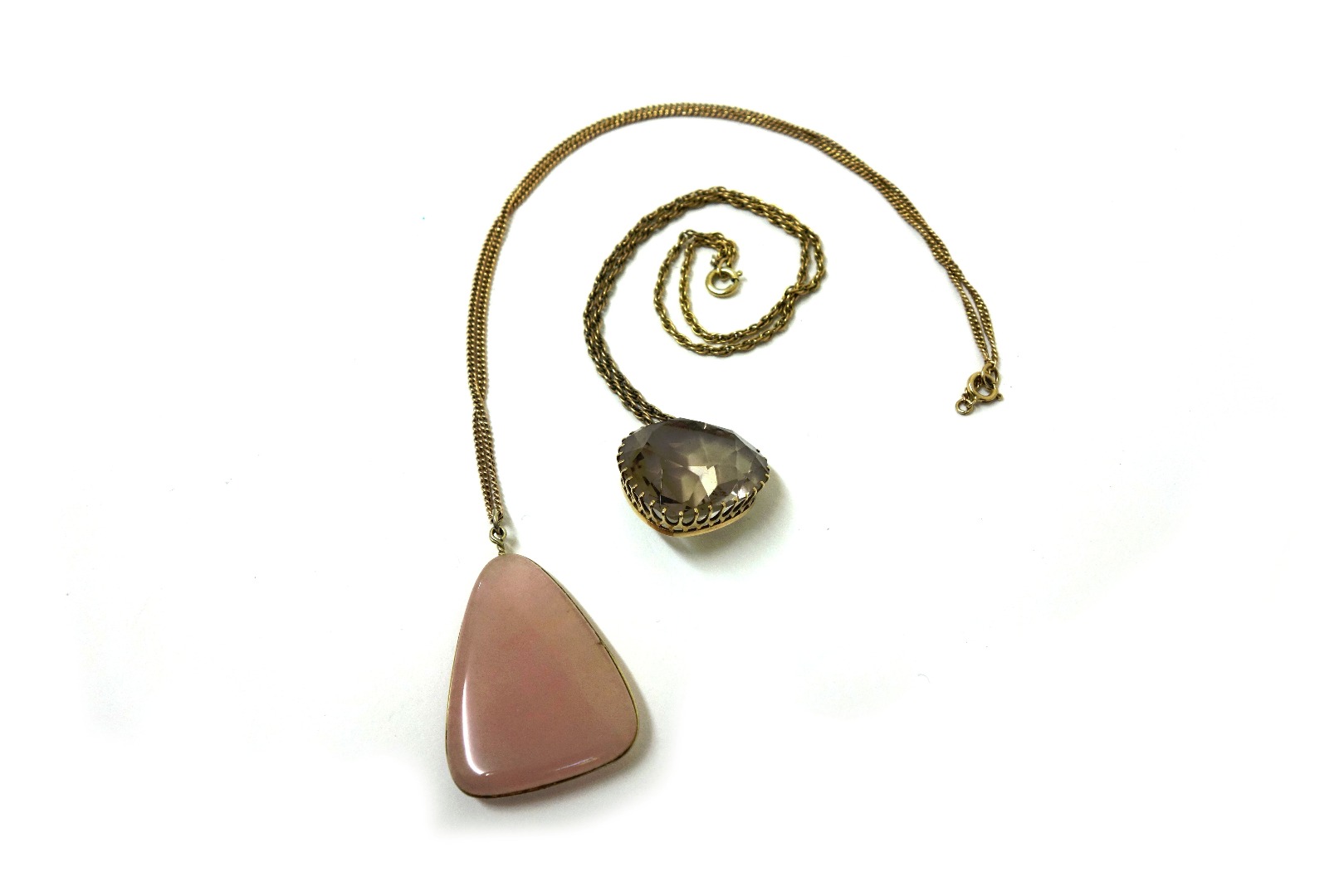 Appraisal: A large mixed-cut smoky quartz pendant in yellow metal mount