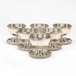 Appraisal: A Set of Six George V Silver Pedestal Bowls mark