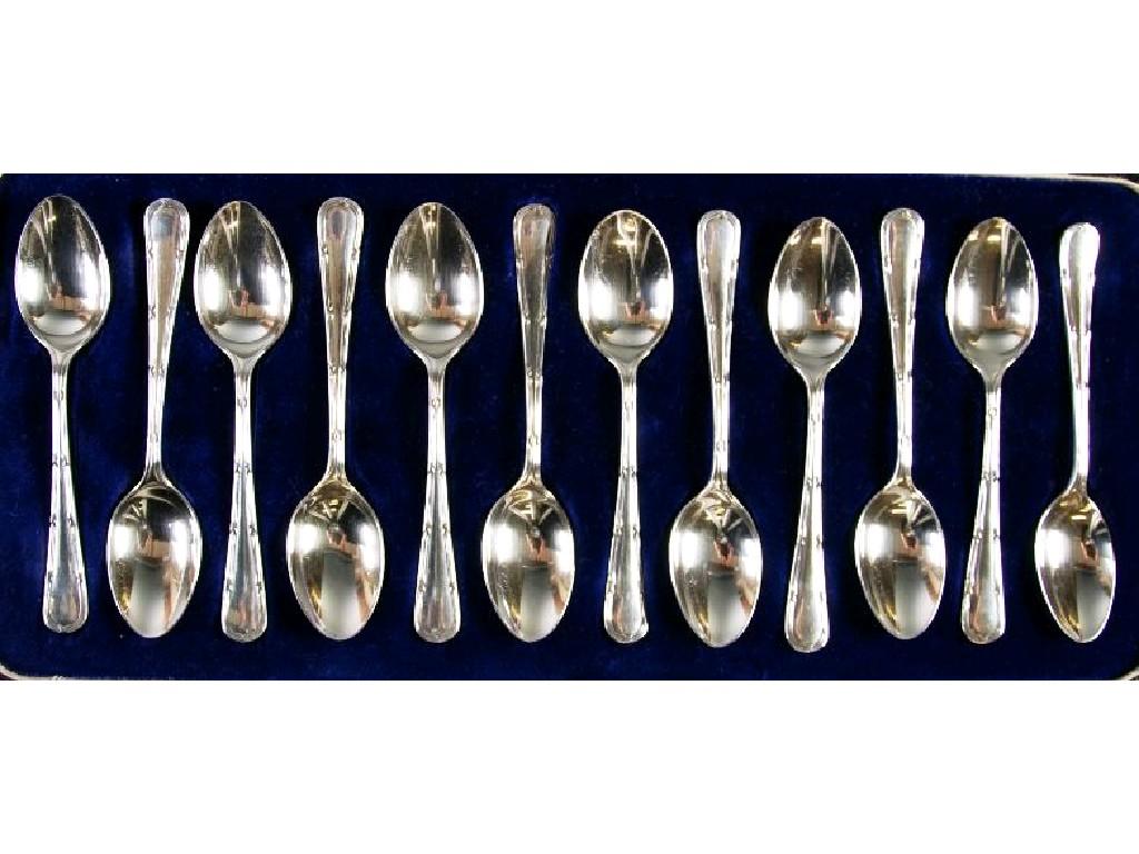 Appraisal: CASED SET OF TWELVE GEORGE V SILVER TEASPOONS with ribbon