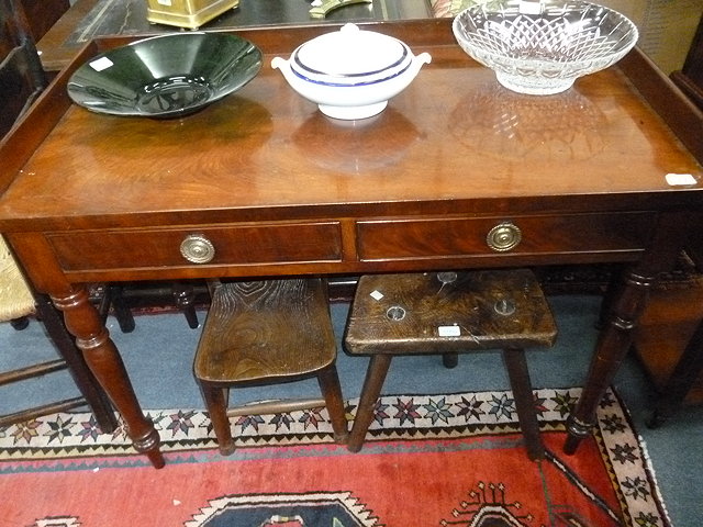 Appraisal: A VICTORIAN MAHOGANY SIDE TABLE with galleried top two frieze