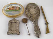 Appraisal: A mixed lot being a small late Victorian silver hand