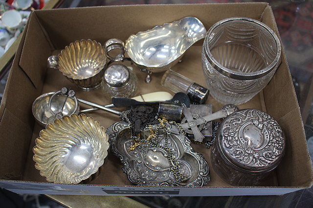 Appraisal: A QUANTITY OF MISCELLANEOUS SILVER ITEMS to include a William