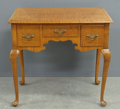 Appraisal: - Queen Anne style maple lowboy h x w x