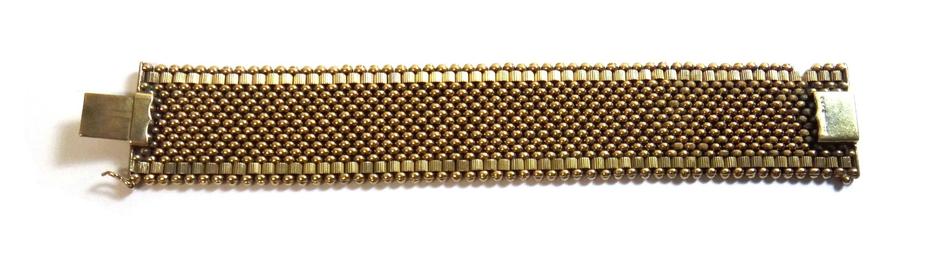 Appraisal: A ct gold bracelet in a wide bead link design