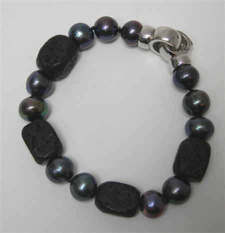 Appraisal: A contemporary grey freshwater cultured pearl bracelet composed of large